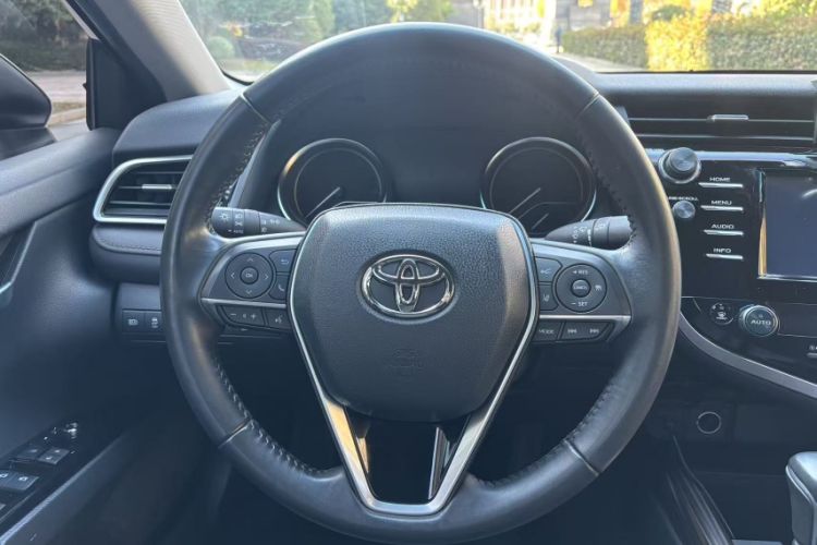 Used Toyota Camry 2018 2.0G Luxury Edition
