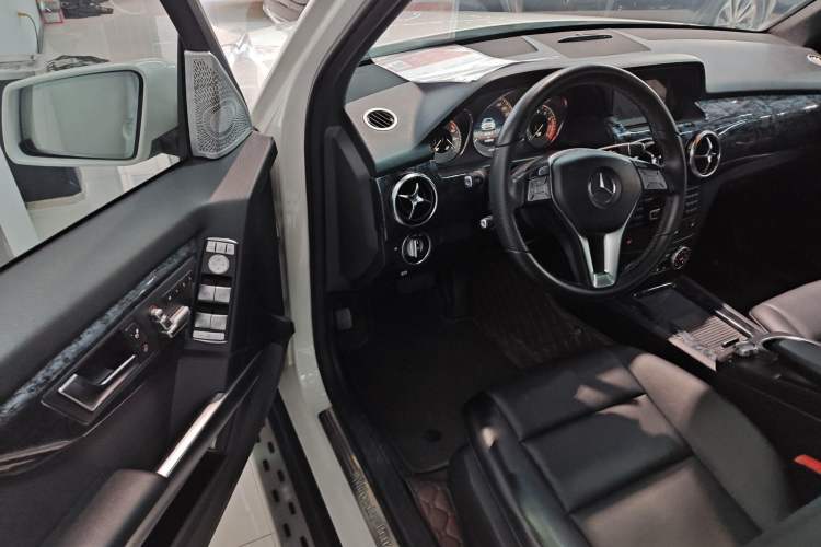 Used Mercedes-Benz GLK-Class 2013 Facelift GLK 300 4MATIC Fashion Edition
