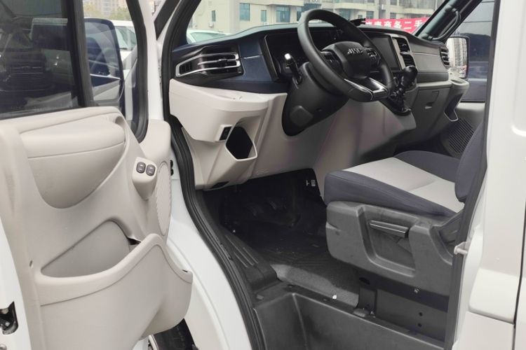 Used JMC Fushun 2025 2.0T 6MT Diesel Mid-Range Business-Class 9-Seater (Non-Commercial)
