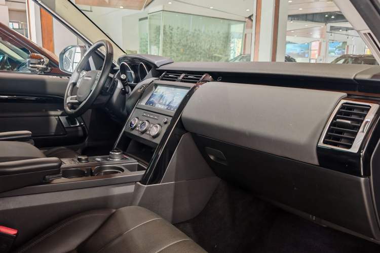 Used Land Rover Discovery 2018 2.0T Special Edition
