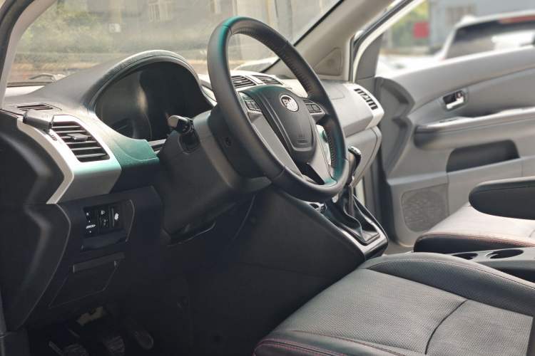 Used BYD S6 2014 2.0L Manual Luxury 5-Seater
