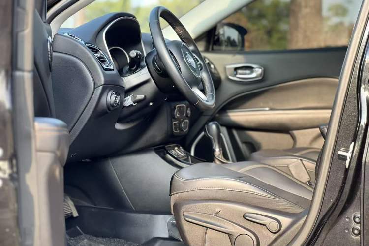 Used  Compass 2020 220T Automatic Elite Edition
