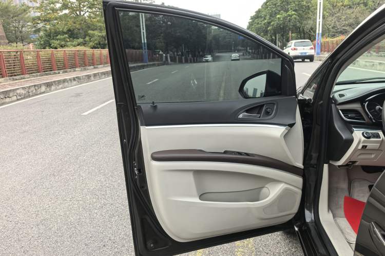 Used Buick GL8 2022 Land Cruiser Executive Class 652T Comfort Model
