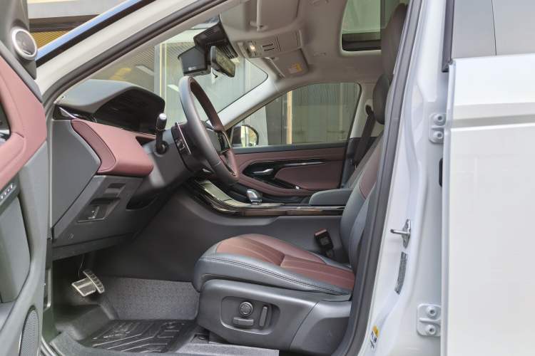 Used Land Rover Range Rover Evoque 2024 Aurora L 249 PS Prestige Light-Chasing Edition
