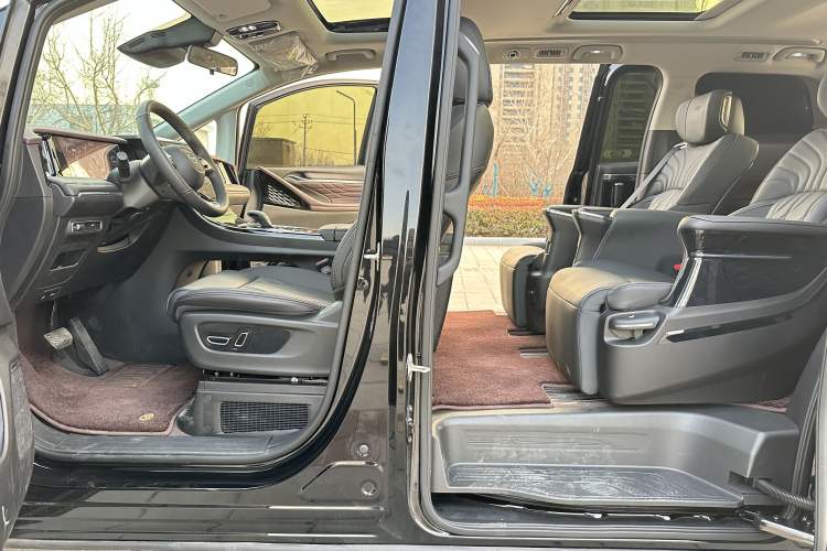 Used GAC Trumpchi M8 2024 Master Series 400T Prestige Edition
