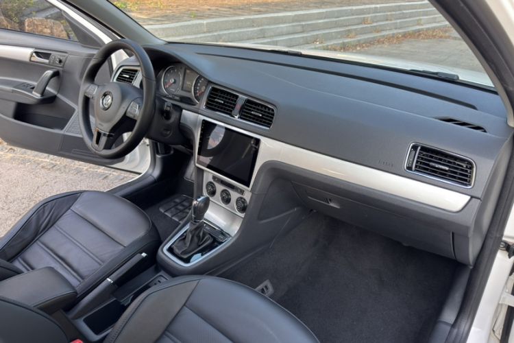 Used Volkswagen Gran Lavida 2013 1.4 TSI Automatic Luxury Model
