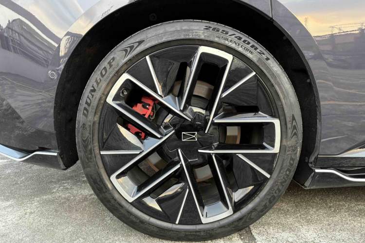 Used  12 2025 Max Extended-Range Edition
