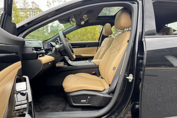 Used Geely Galaxy L6 2024 125km PLUS Dragon Edition