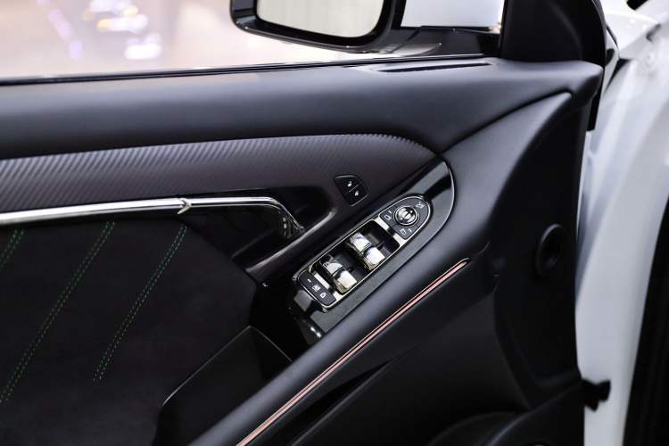 Used VOYAH FREE 2025 318 259 km All-Wheel-Drive Exploration Edition
