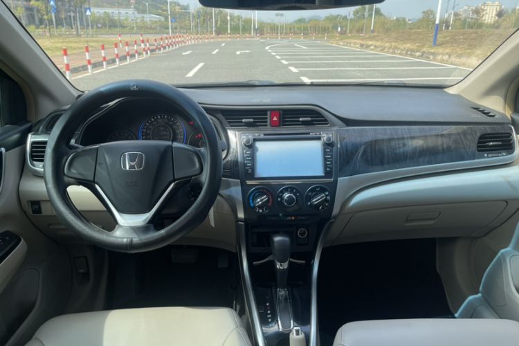 Used Honda Crider 2015 1.8L automatic comfort version
