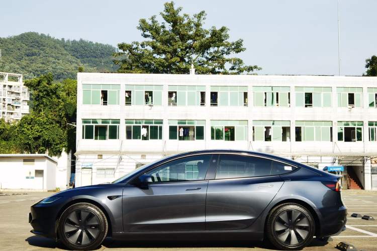 Used Tesla Model 3 2025 Rear-Wheel-Drive Version
