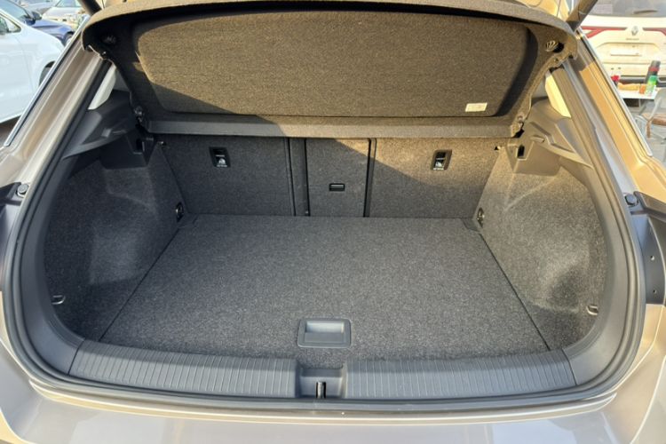 Used Volkswagen T-ROC 2019 280TSI DSG Two-Wheel Drive Comfort Version China VI Standard
