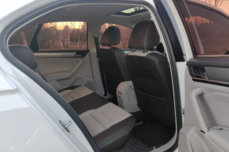 Used Volkswagen Bora 2016 1.6L manual Comfort trim level
