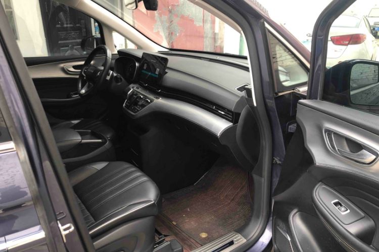 Used Roewe iMAX8 2022 400TGI Celebration Edition
