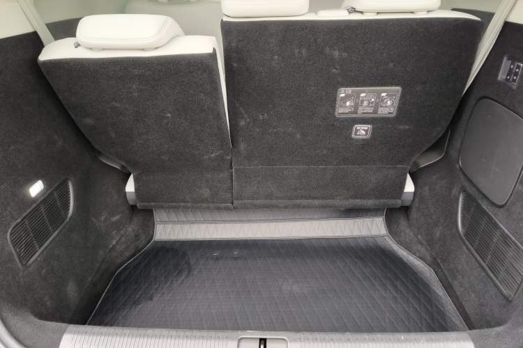 Used XPeng X9 2024 702 Ultra-Long Range Pro
