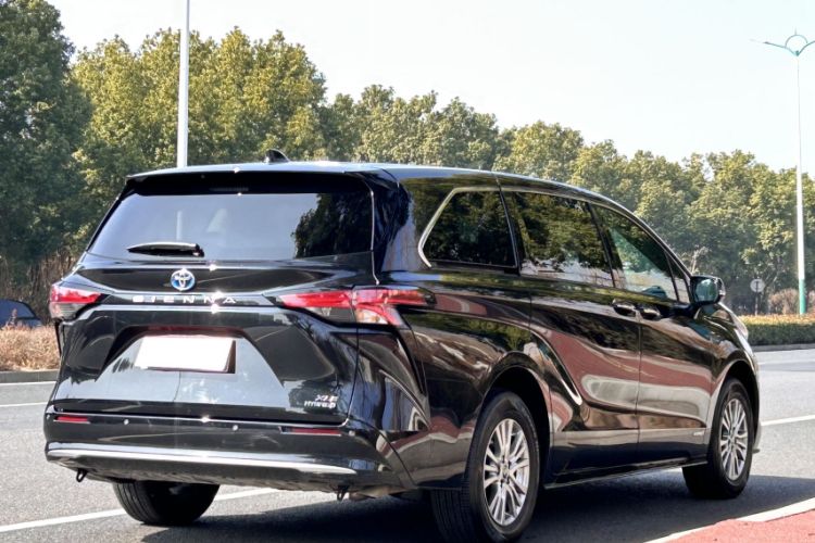 Used Toyota Sienna 2023 2.5L Hybrid Luxury Edition
