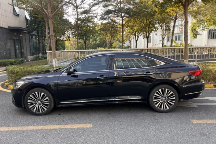 Used Volkswagen Passat 2019 330TSI Luxury Edition China VI Standard
