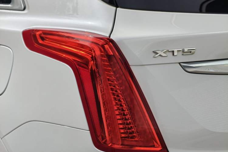 Used Cadillac XT5 2018 25T Luxury Model
