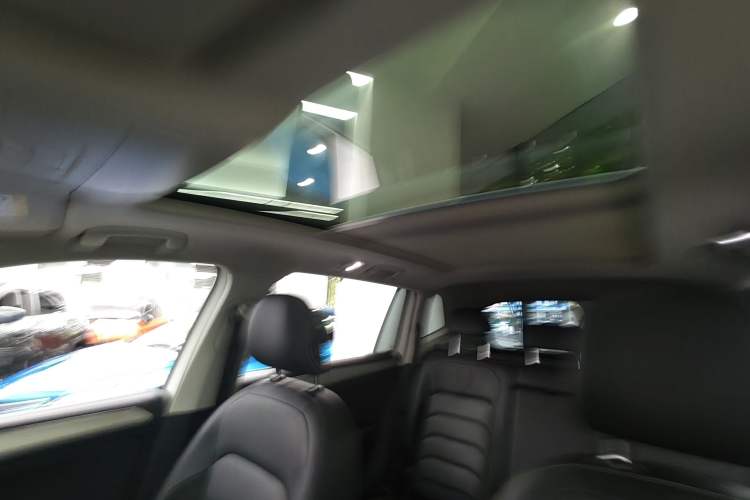 Used Volkswagen Tiguan L 2019 Updated Version 330TSI Automatic Two-Wheel Drive Panoramic Comfort Edition China VI Standard
