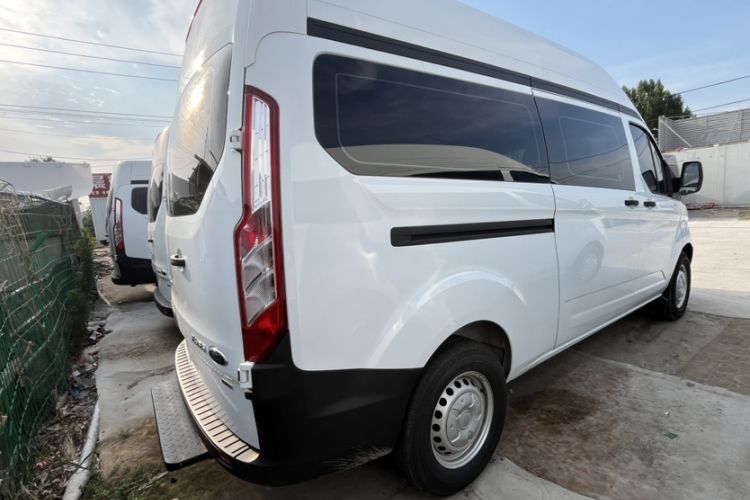 Used Ford Transit 2019 2.0T Diesel Multi-Purpose Commercial Vehicle Mid-Drive Mid-Roof 6-Seater China VI Standard
