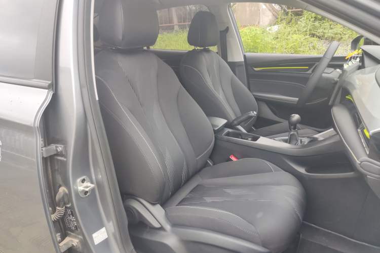 Used Roewe i5 2021 1.5L Manual Platinum Edition
