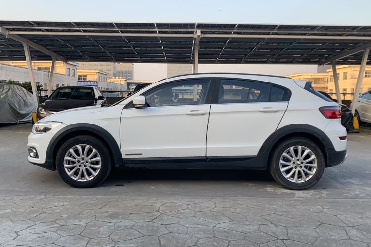 Used Qoros 3 2017 Urban SUV 1.6T Automatic Zhiyue Model
