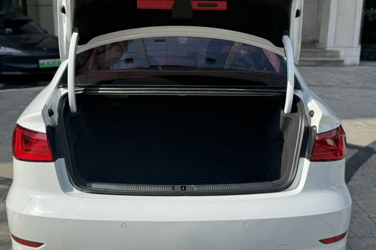 Used Audi A3 2014 Limousine 40 TFSI S line Comfort Model
