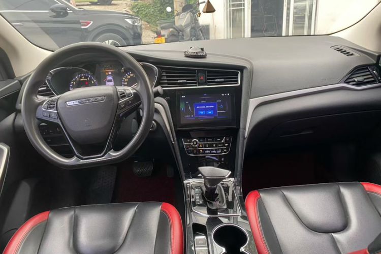 Used Venucia D60 2019 1.6L XL CVT Smart Connect Elite Edition
