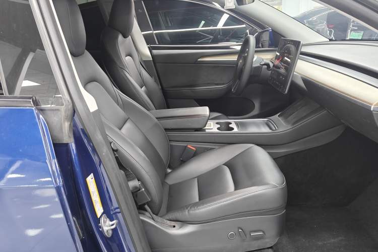 Used Tesla Model Y 2021 Long-Range All-Wheel-Drive Version 3D7
