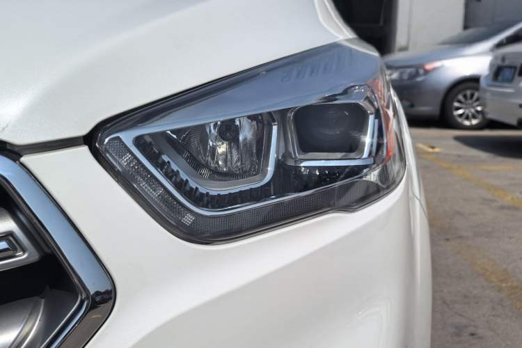 Used Ford Kuga 2017 EcoBoost 180 Two-Wheel-Drive Tiger Leap Model
