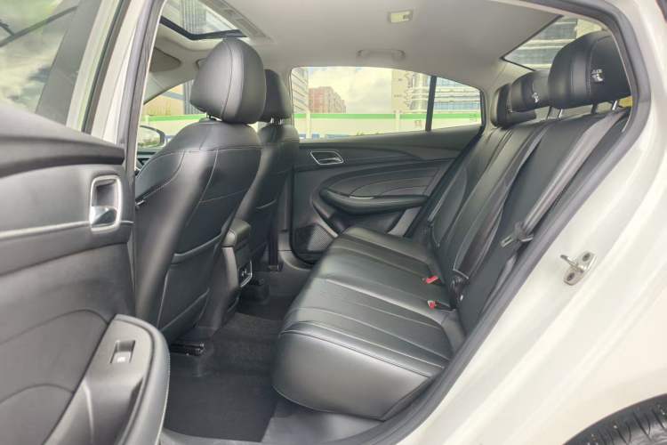 Used Roewe i5 2020 1.5L Automatic 4G Connect Luxury Flagship Edition
