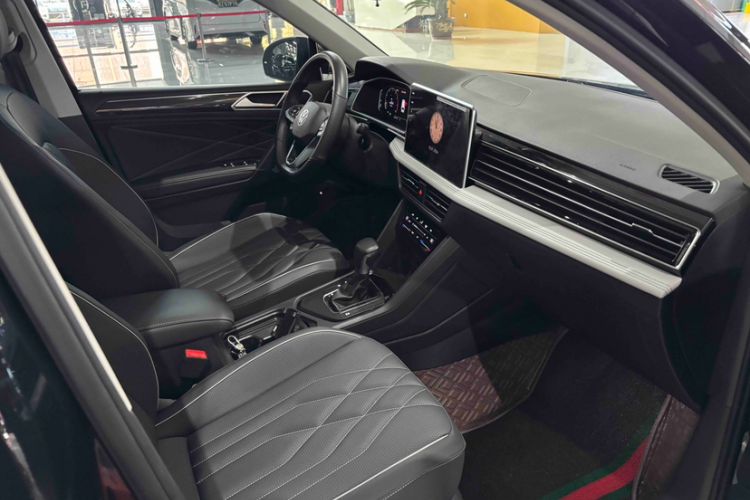 Used Volkswagen Tiguan L 2024 300TSI Automatic Two-Wheel Drive Smart Edition
