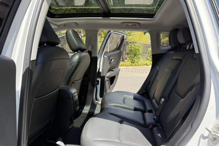 Used  Compass 2017 200T Automatic Family Edition
