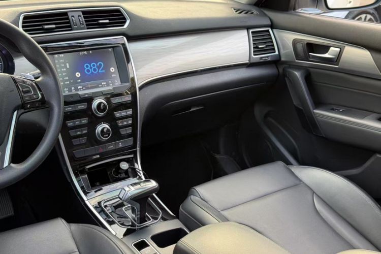 Used Haval H2 2018 1.5T Dual-Clutch Two-Wheel Drive Fashion Model China VI Standard