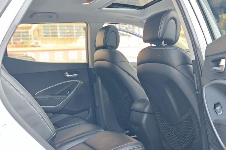 Used Hyundai Santa Fe 2013 2.4L Automatic 2WD Comfort Edition
