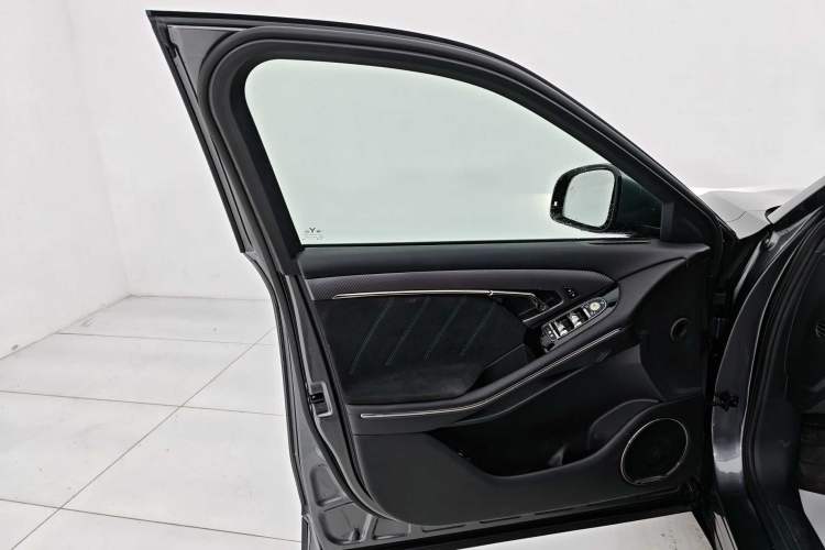 Used VOYAH FREE 2025 318 259 km All-Wheel-Drive Exploration Edition
