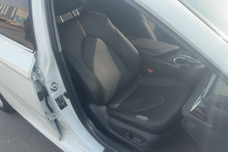 Used Toyota Camry 2021 2.0G Luxury Edition
