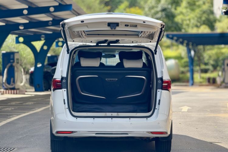 Used Buick GL8 2022 Land Cruiser Executive Class 652T Comfort Model
