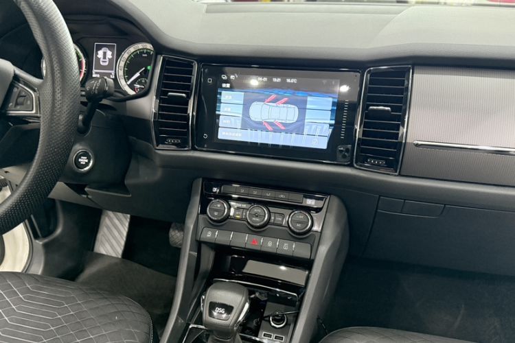 Used Skoda Kodiaq 2018 Facelifted TSI330 5-Seater Two-Wheel-Drive Comfort Edition
