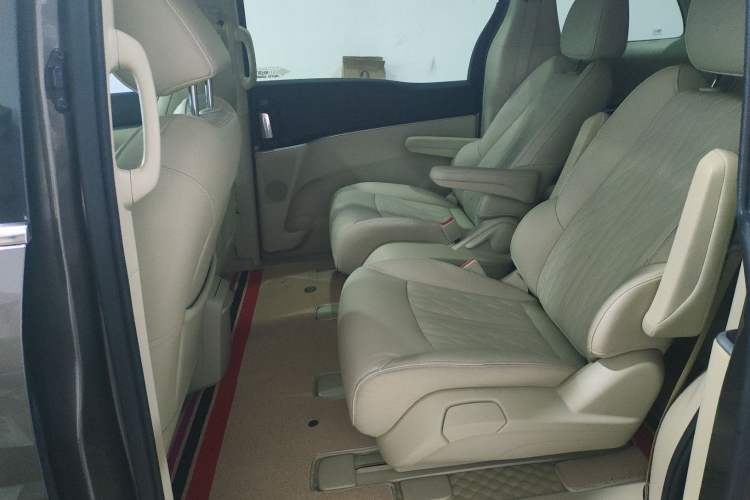 Used Buick GL8 2023 Facelifted Land Cruiser Executive Luxury Version
