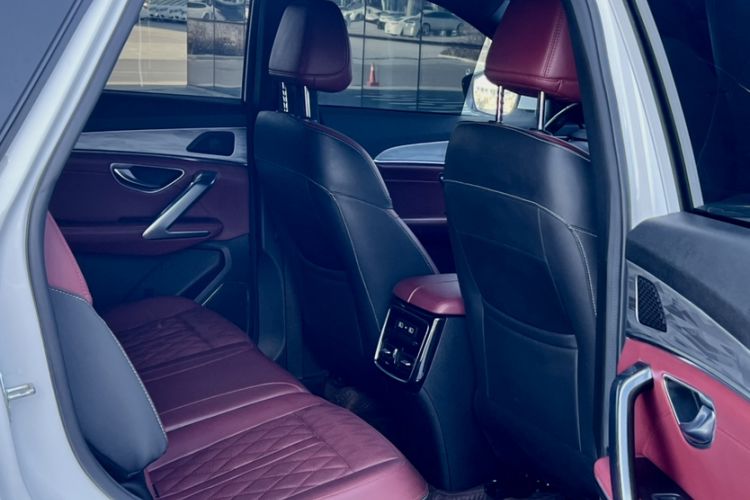 Used JETOUR X70 PLUS 2023 1.5T DCT Brave PLUS 5-Seater
