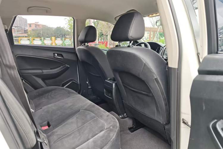 Used Venucia T70 2015 2.0L CVT Smart Choice Edition
