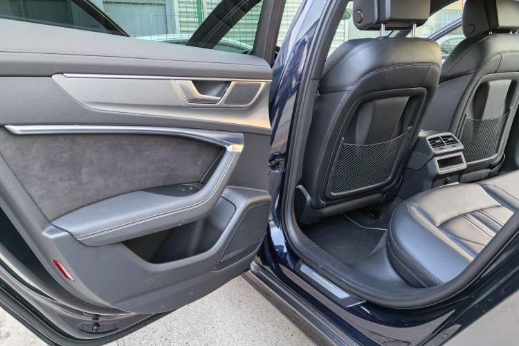 Used Audi A6 2022 allroad quattro Explorer 55 TFSI Prestige Off-Road Model