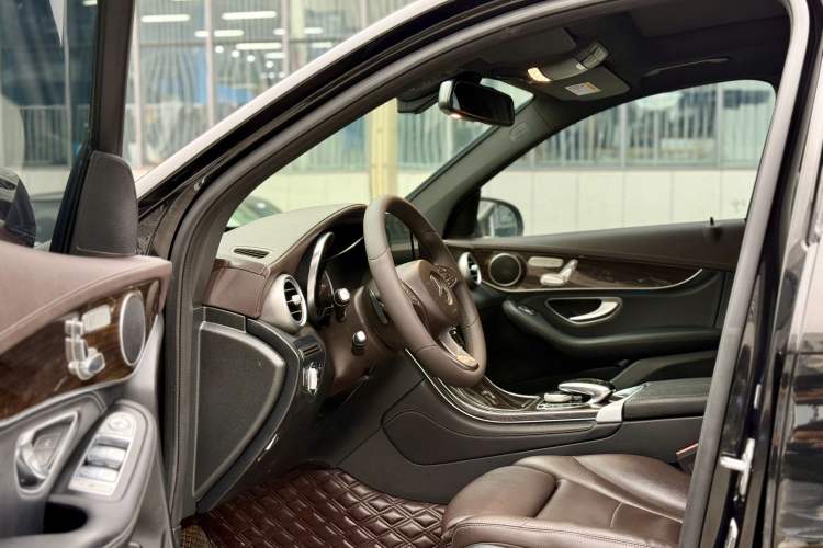 Used Mercedes-Benz GLC 2019 GLC 260 L 4MATIC Dynamic Model
