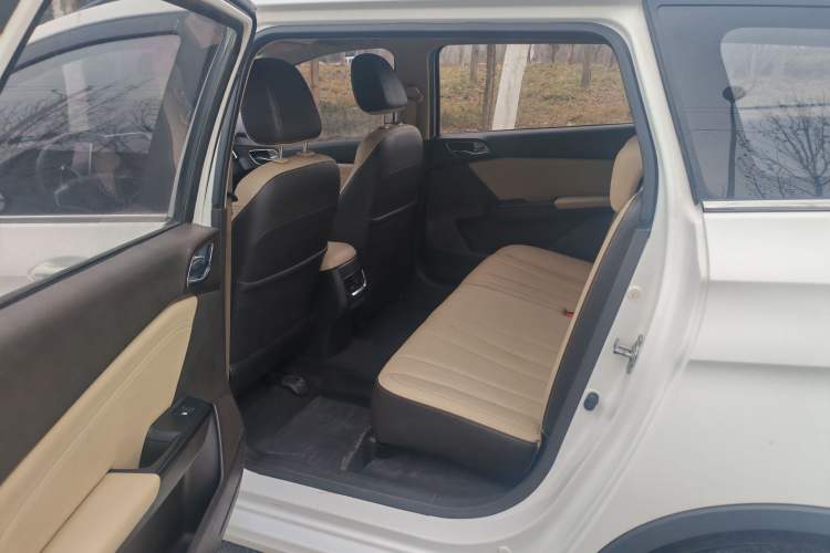 Used Baojun 310W 2017 1.5L Manual Fashion Model China V