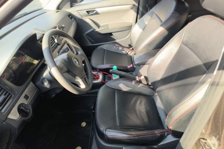 Used Volkswagen Gran Lavida 2013 1.6L Automatic Fashion Model