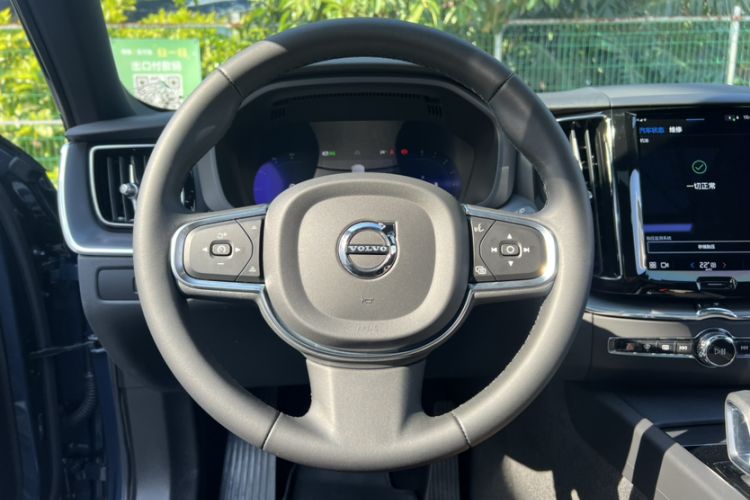 Used Volvo XC60 2023 B5 4x4 Smart Luxury Edition
