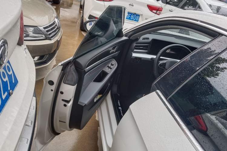 Used Volkswagen Lamando 2023 Lavida L 280TSI DSG Cool & Spicy Edition
