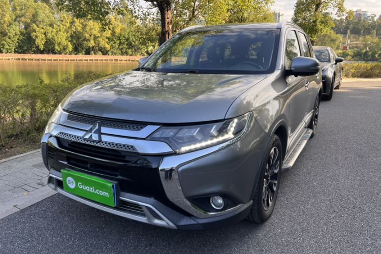 Used Mitsubishi Outlander 2019 2.4L 4x4 Zhi Xiang Edition 5 Seats China VI Standard

