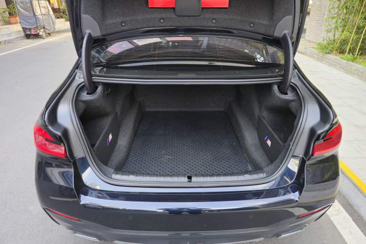 Used BMW 5 Series 2022 Second Facelift 525Li M Sport Package